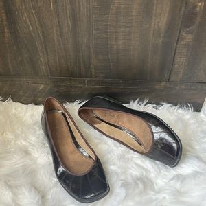 Women's dress shoes